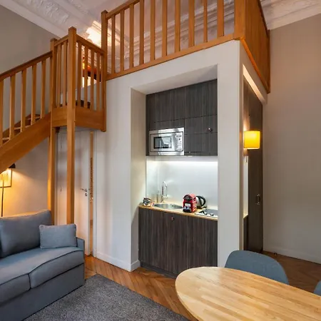 Hotel Helzear Champs-elysees By Esteem 4*