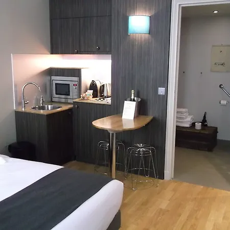 Helzear Champs-elysees By Esteem Hotel 4*