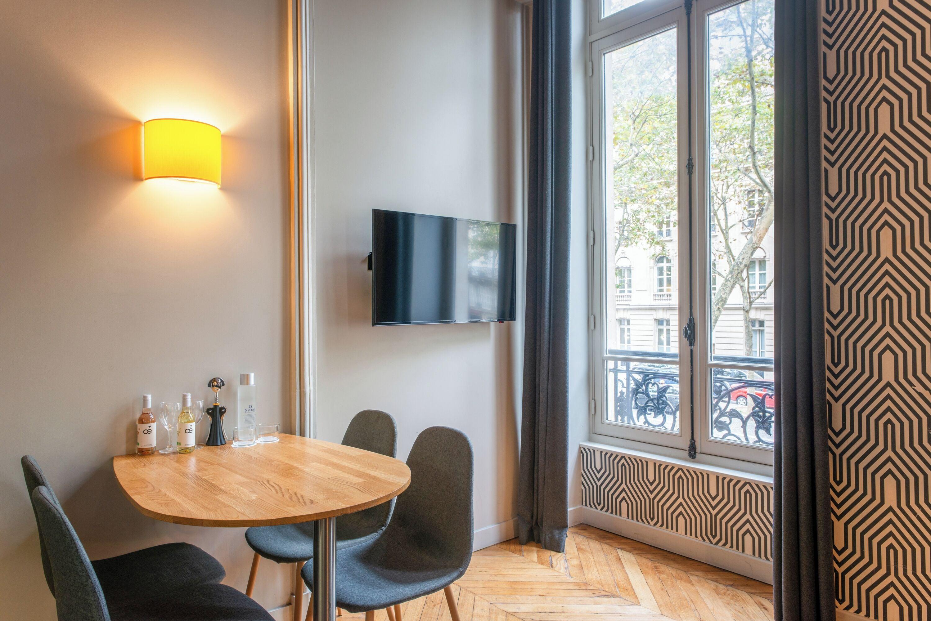 Helzear Champs-elysées