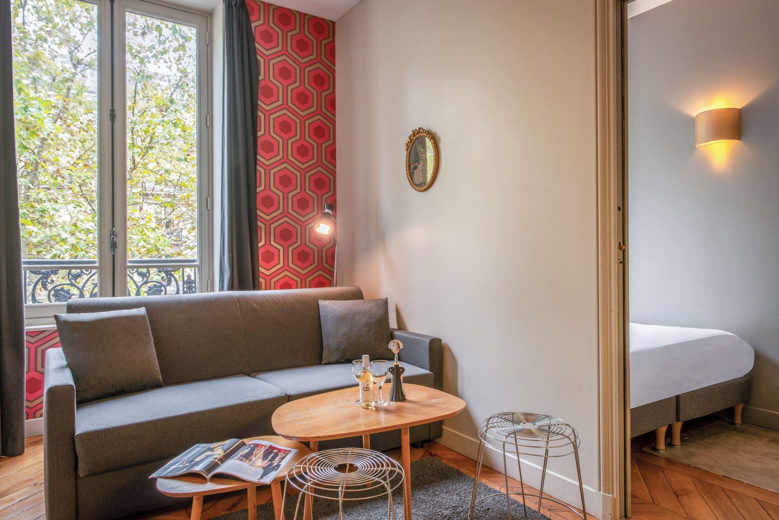 Helzear Champs-elysées